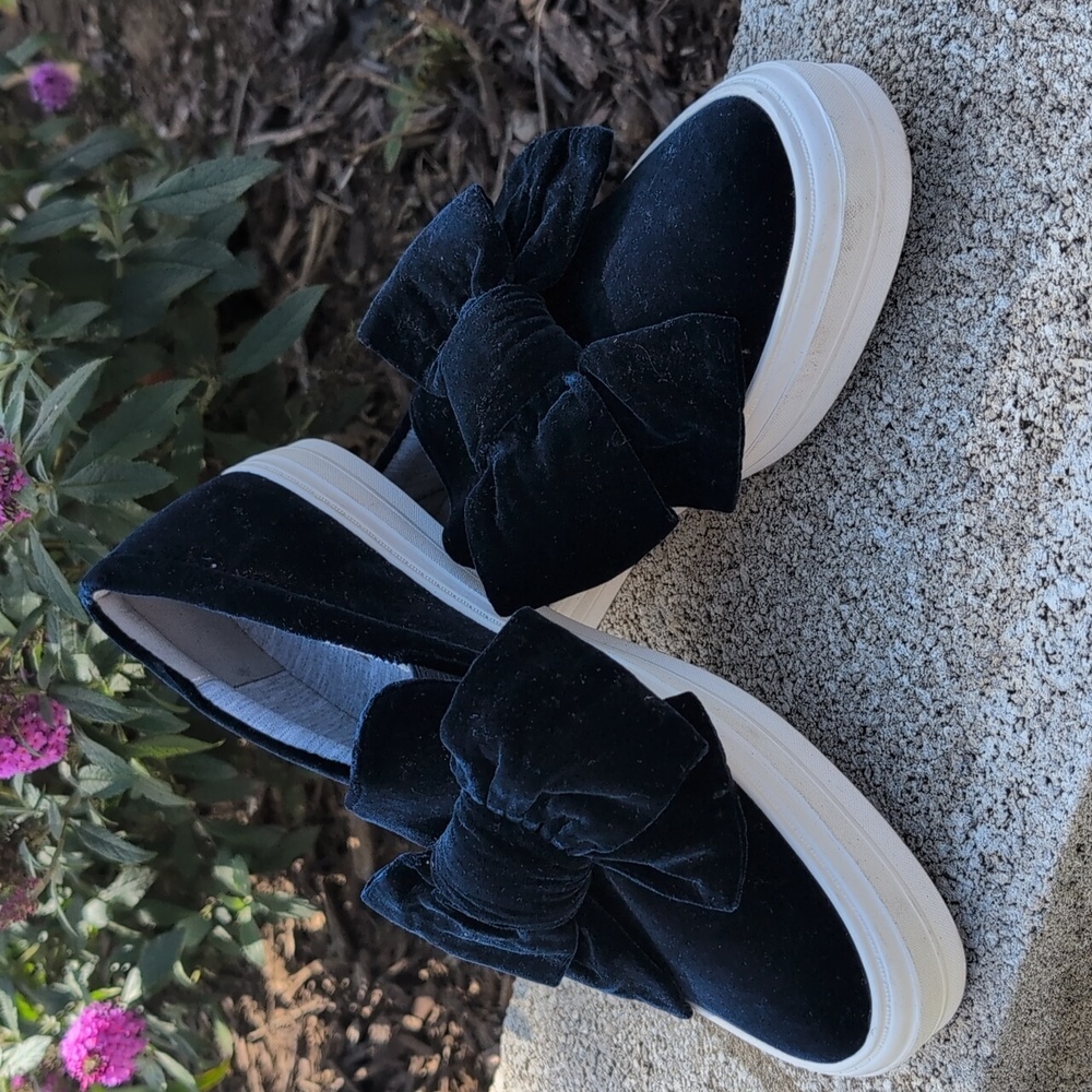 Women's Velvet Slip-On Shoes with Bow